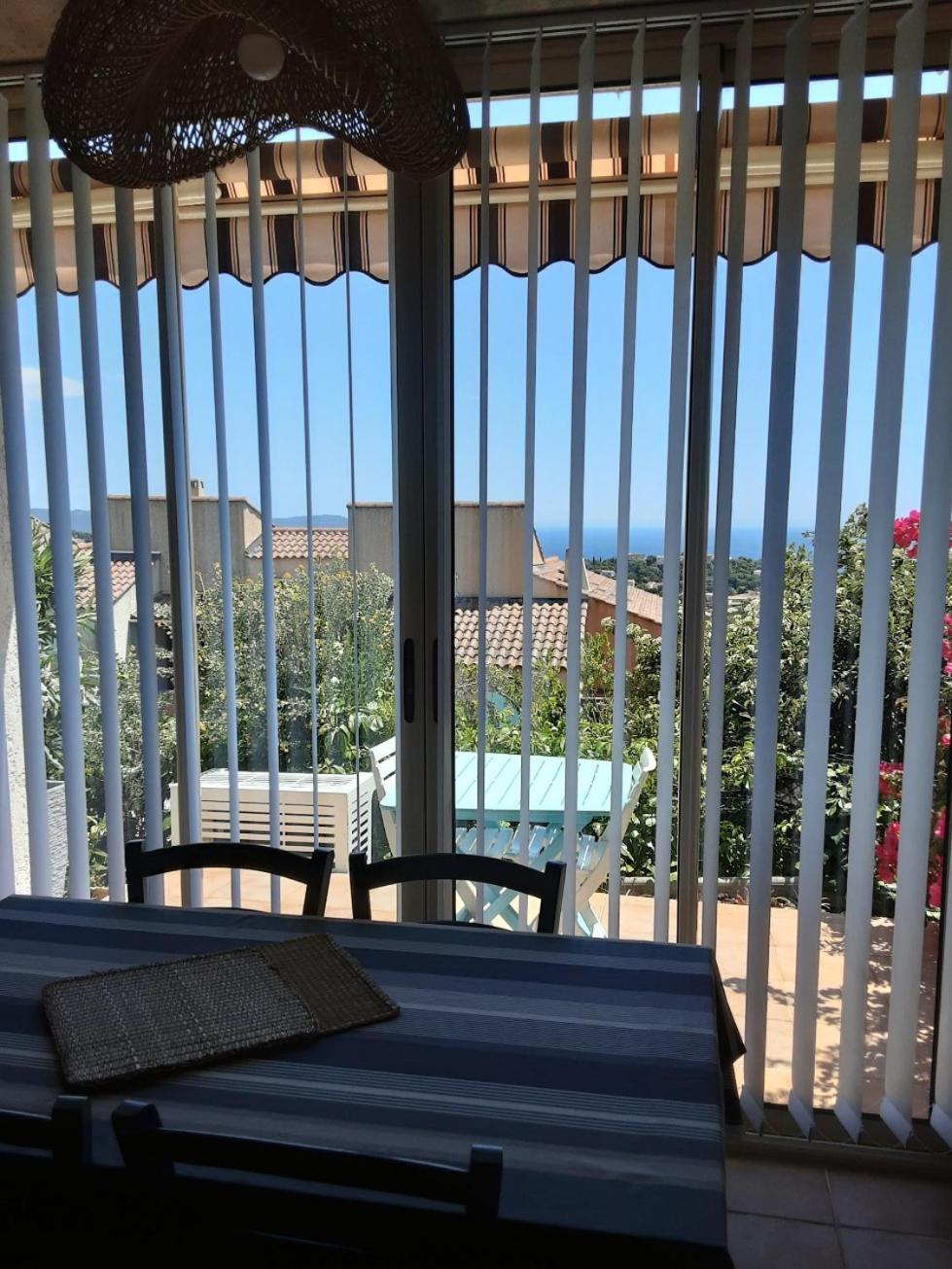 Appartamento Ti Sable Climatisé, Jolie Vue Mer, Piscine à Sur Cavalaire-sur-Mer